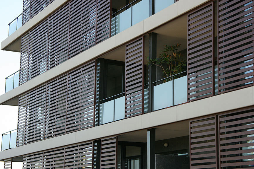 Semi-unitized glazing